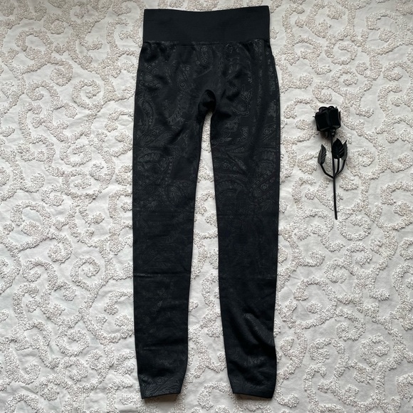 All Black Paisley Warm Leggings small - Picture 3 of 8